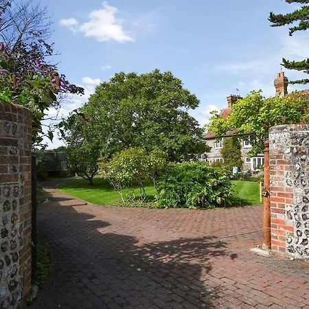 The Garden Flat At Walnut Tree House Apartment Rustington Exterior photo