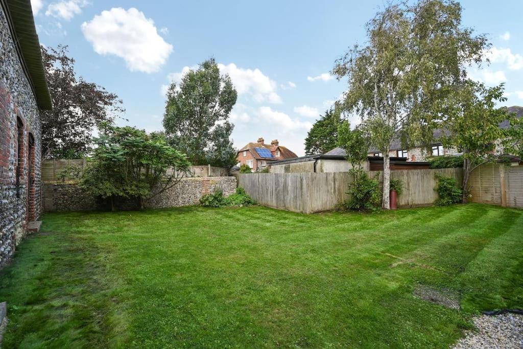 The Garden Flat At Walnut Tree House Apartment Rustington Exterior photo