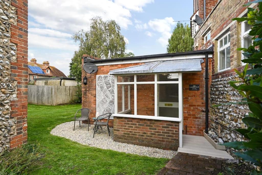 The Garden Flat At Walnut Tree House Apartment Rustington Exterior photo